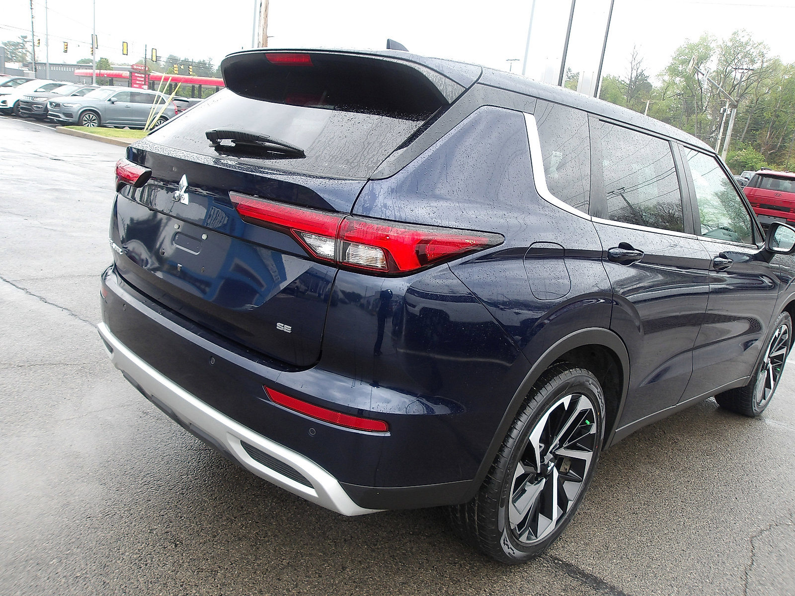 Used 2023 Mitsubishi Outlander SE AWD/4WD image 7