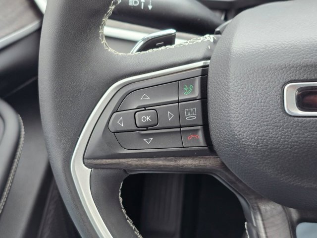 Used 2023 Jeep Grand Cherokee L Limited AWD/4WD image 31