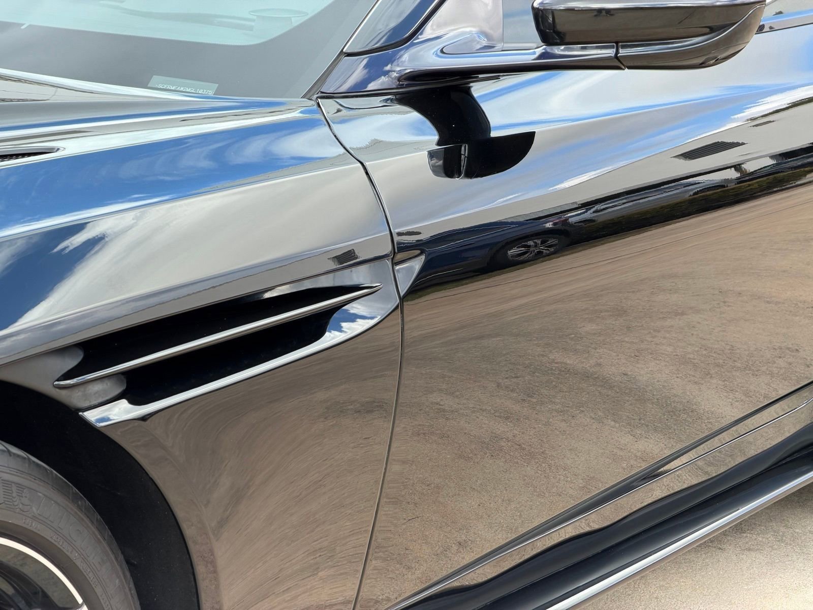 Used 2021 Aston Martin DB11 Coupe image 12