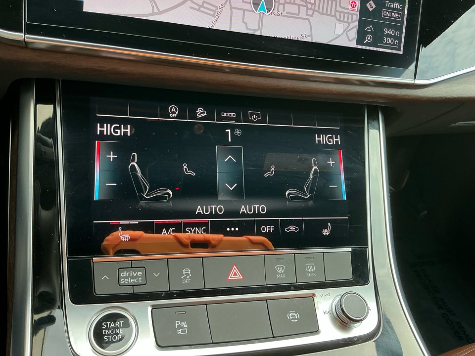 Used 2025 Audi Q8 Premium image 14