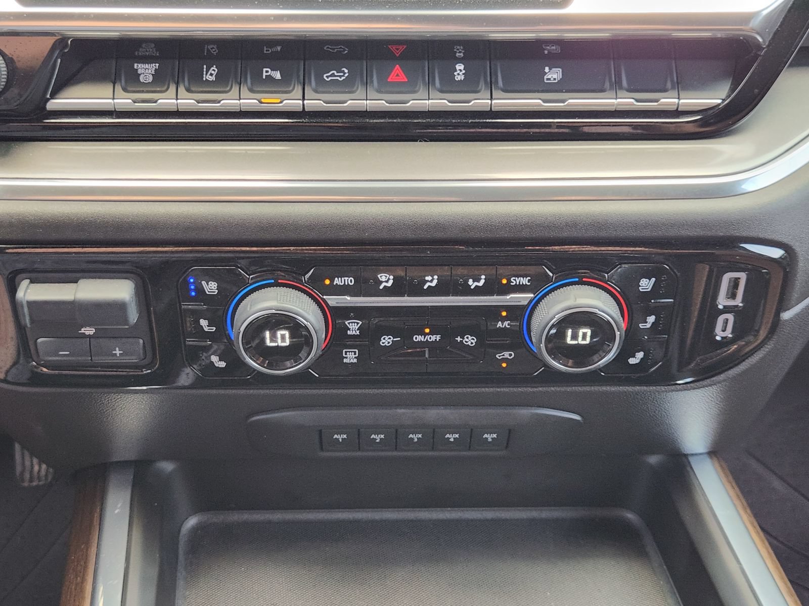 Used 2025 Chevrolet Silverado 3500 High Country w/ High Country Premium Package AWD/4WD image 20