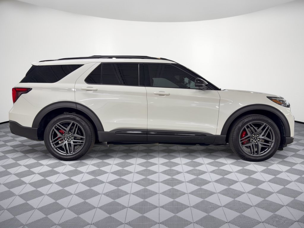 Used 2025 Ford Explorer ST AWD/4WD image 8