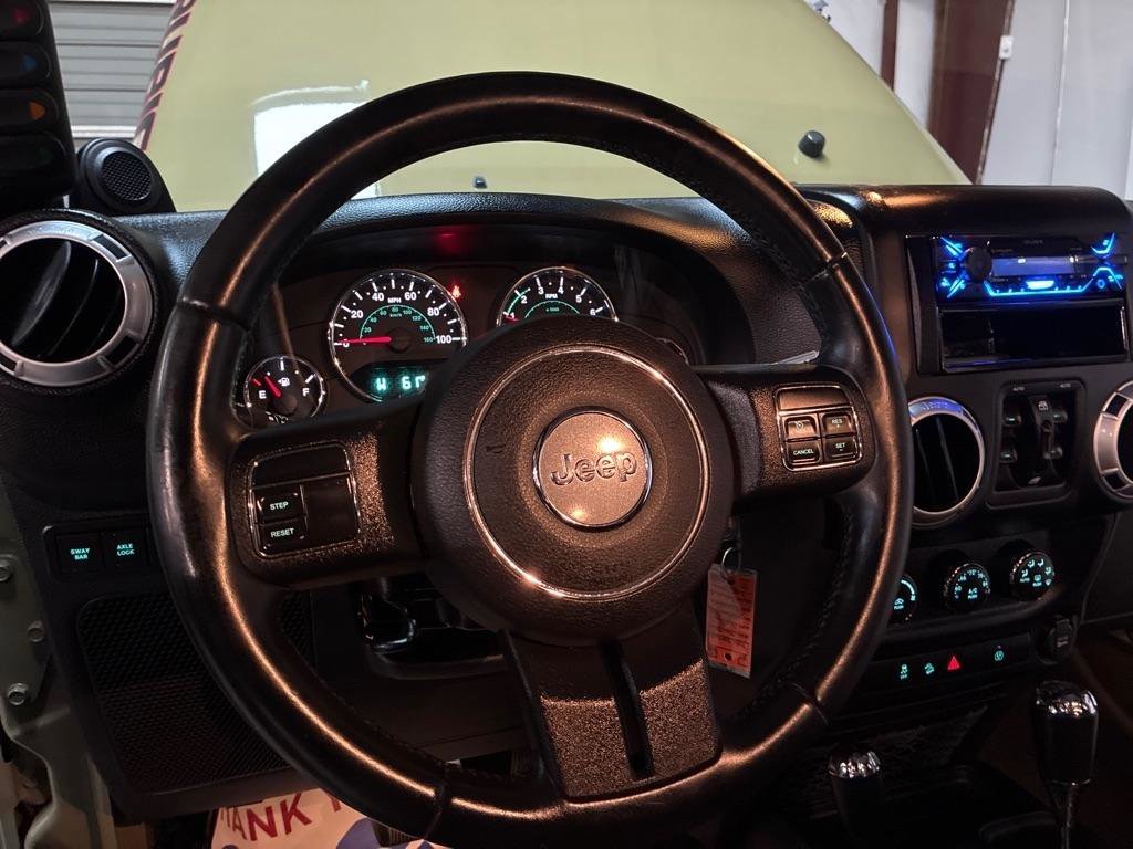 Used 2013 Jeep Wrangler Unlimited Rubicon image 22