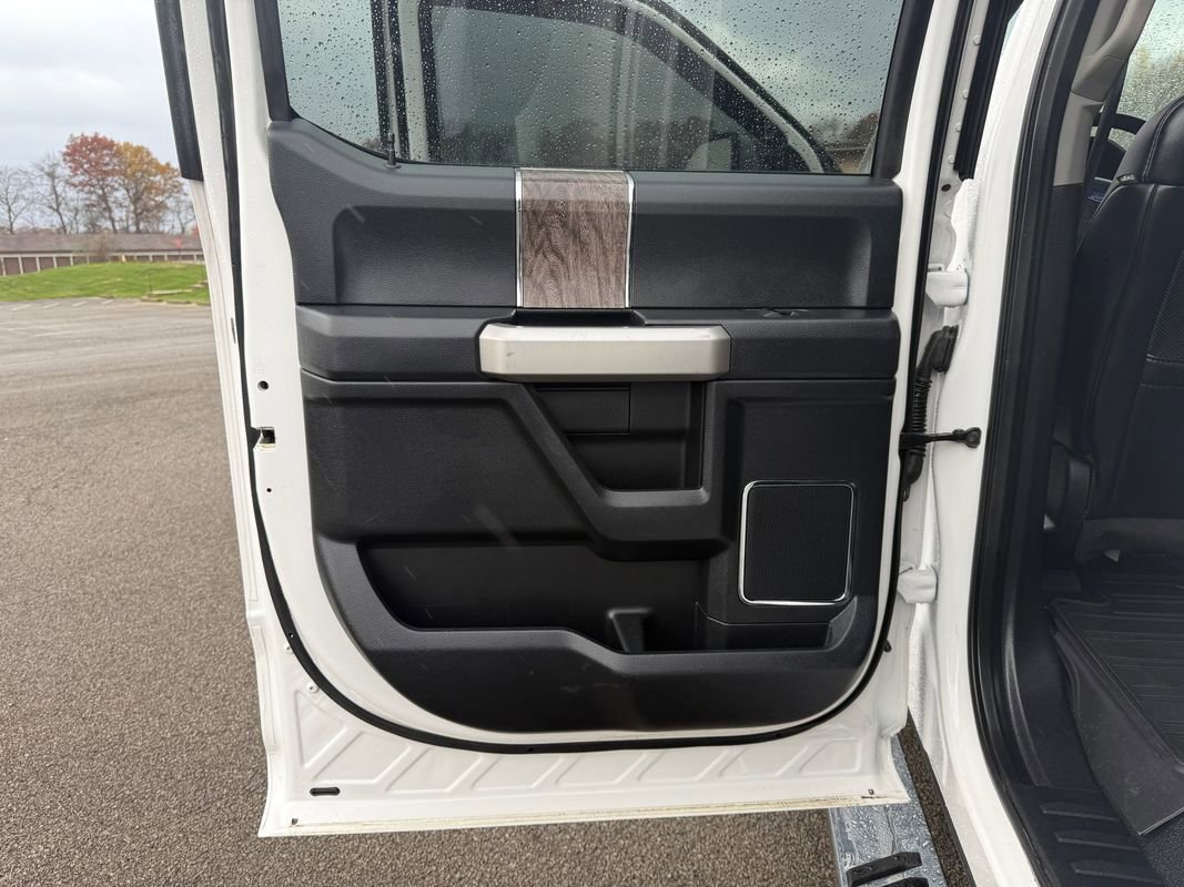 Used 2019 Ford F250 Lariat w/ Chrome Package image 16