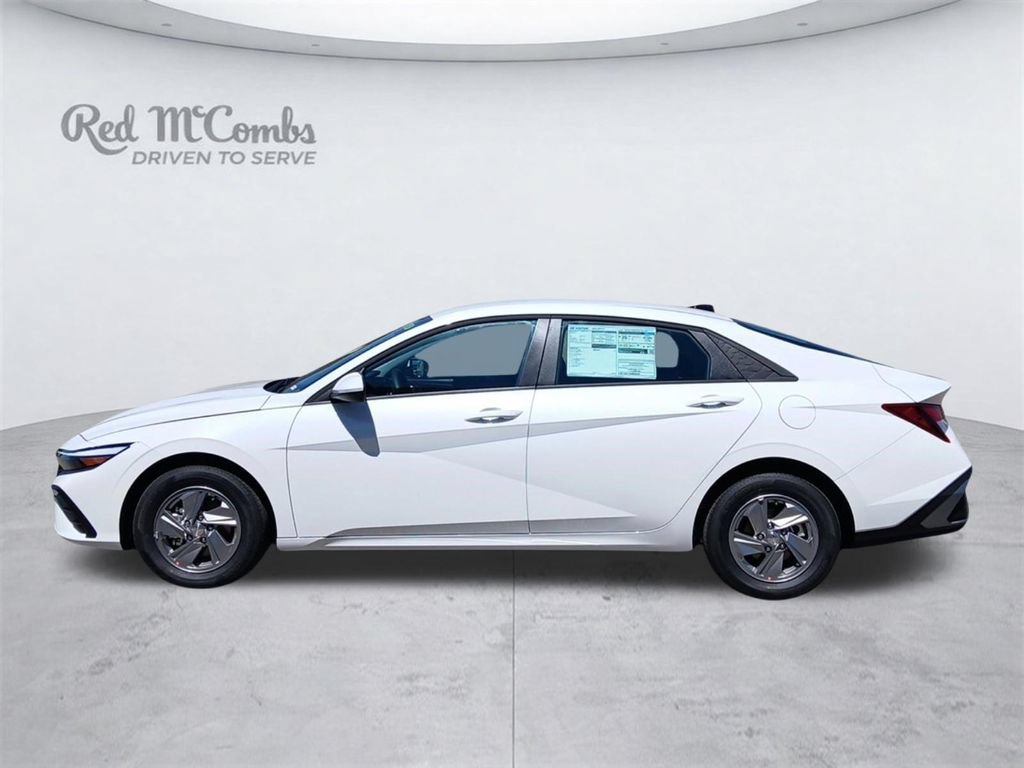 New 2026 Hyundai Elantra SE FWD image 2