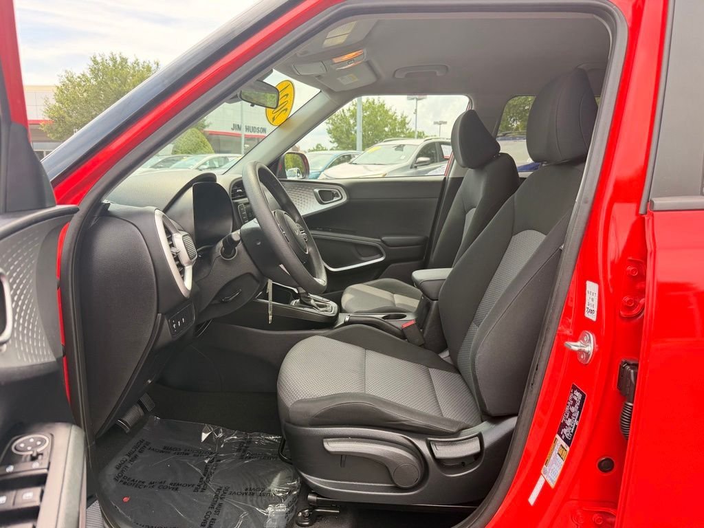 Used 2024 Kia Soul LX w/ Option Group 015 FWD image 23