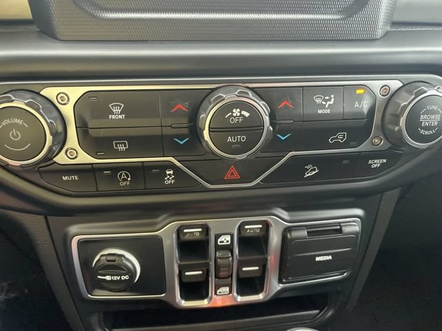 Used 2019 Jeep Wrangler Unlimited Sahara AWD/4WD image 27