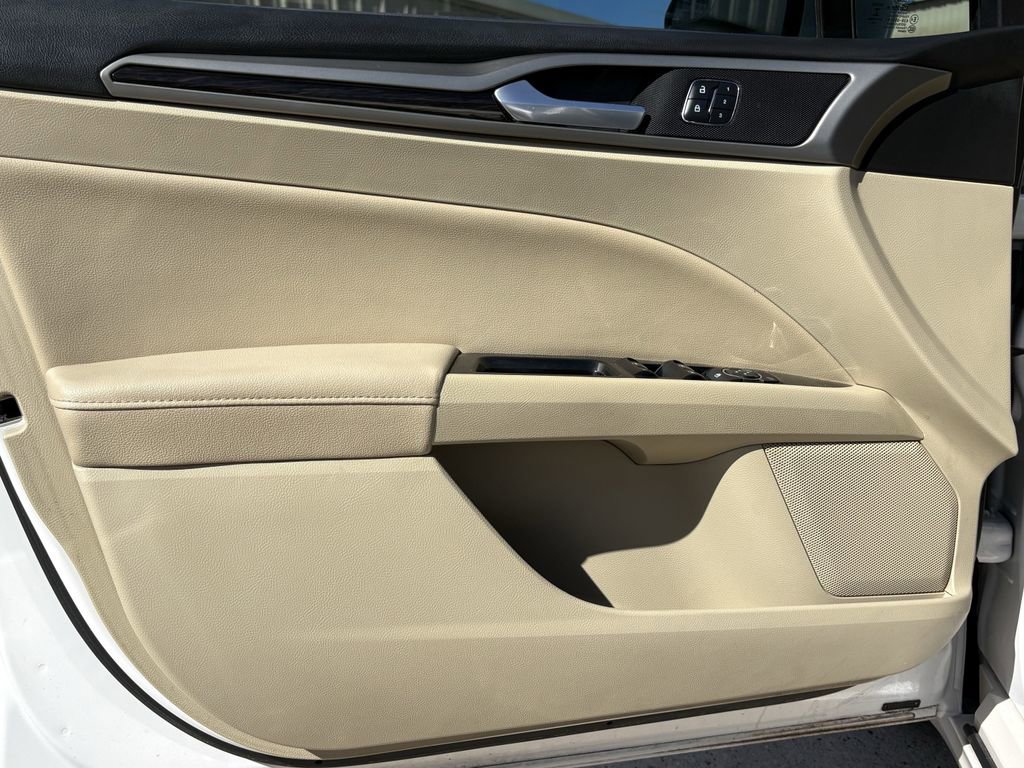 Used 2015 Ford Fusion SE w/ Equipment Group 202A image 10