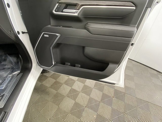 Used 2025 Chevrolet Silverado 3500 LTZ w/ LTZ Convenience Package image 9