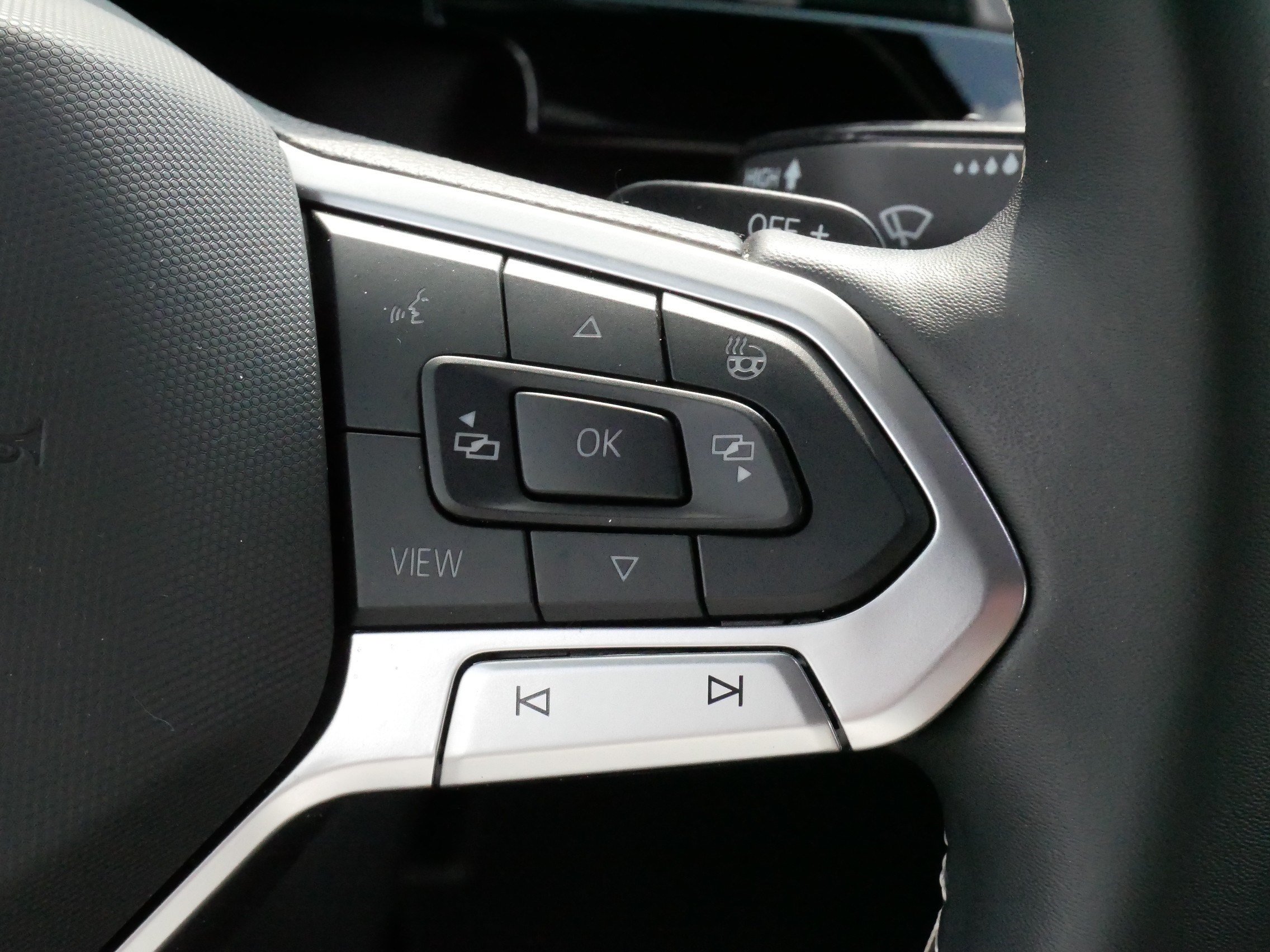 Certified 2024 Volkswagen Atlas Cross Sport SE AWD/4WD image 25