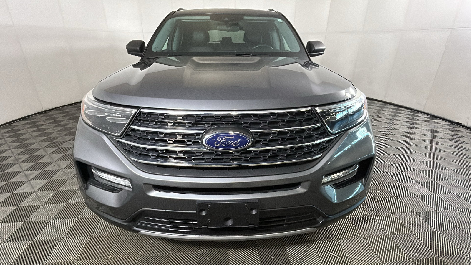 Used 2023 Ford Explorer XLT w/ Equipment Group 202A AWD/4WD image 8