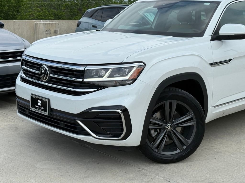 Used 2022 Volkswagen Atlas Cross Sport SEL R-Line AWD/4WD image 2