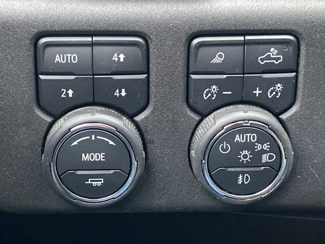 Used 2024 Chevrolet Silverado 2500 ZR2 w/ Technology Package image 36