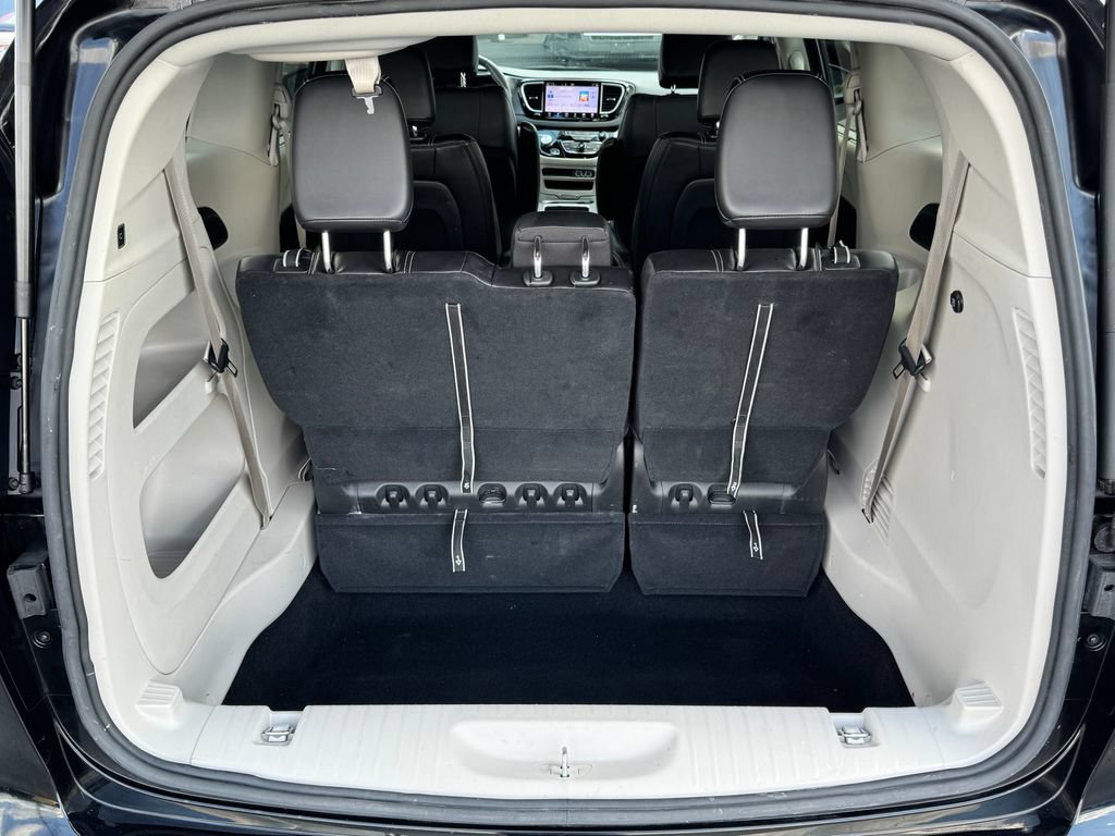 Used 2024 Chrysler Pacifica Touring-L FWD image 15