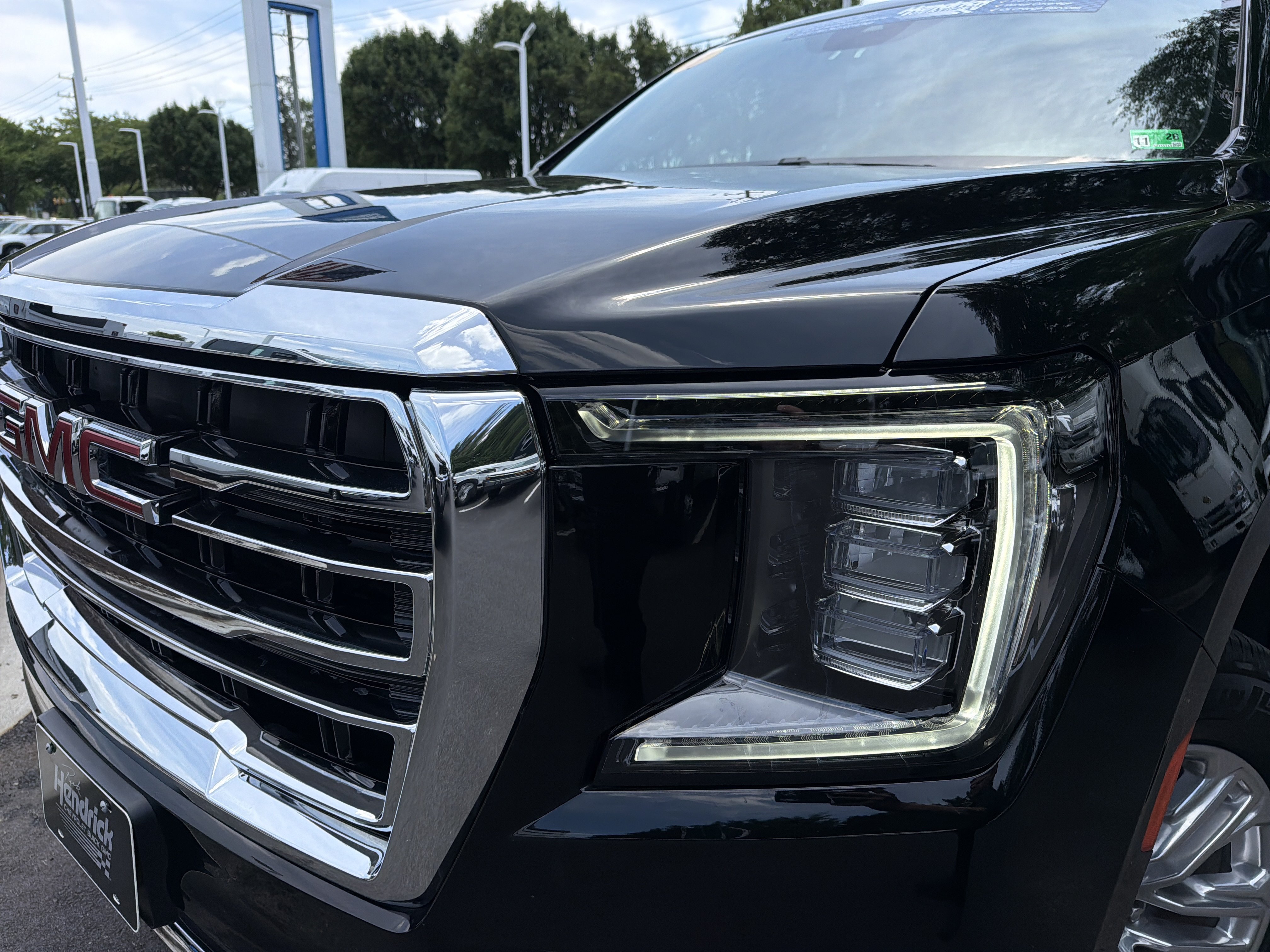 Used 2023 GMC Yukon SLT w/ SLT Luxury Package AWD/4WD image 6
