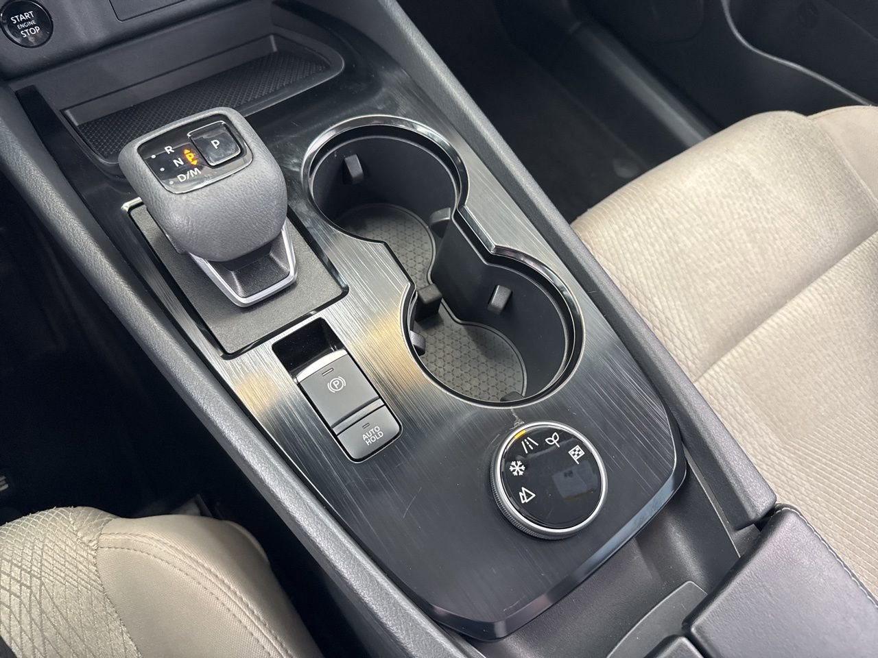 Used 2025 Nissan Rogue SV image 27