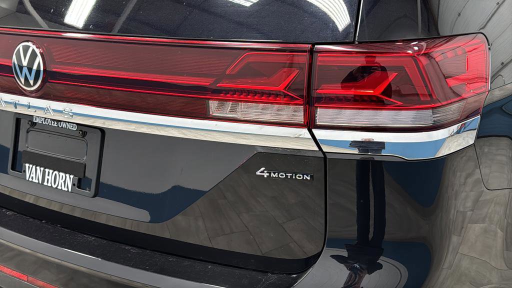 Used 2024 Volkswagen Atlas SE w/ Black Wheel Package image 33