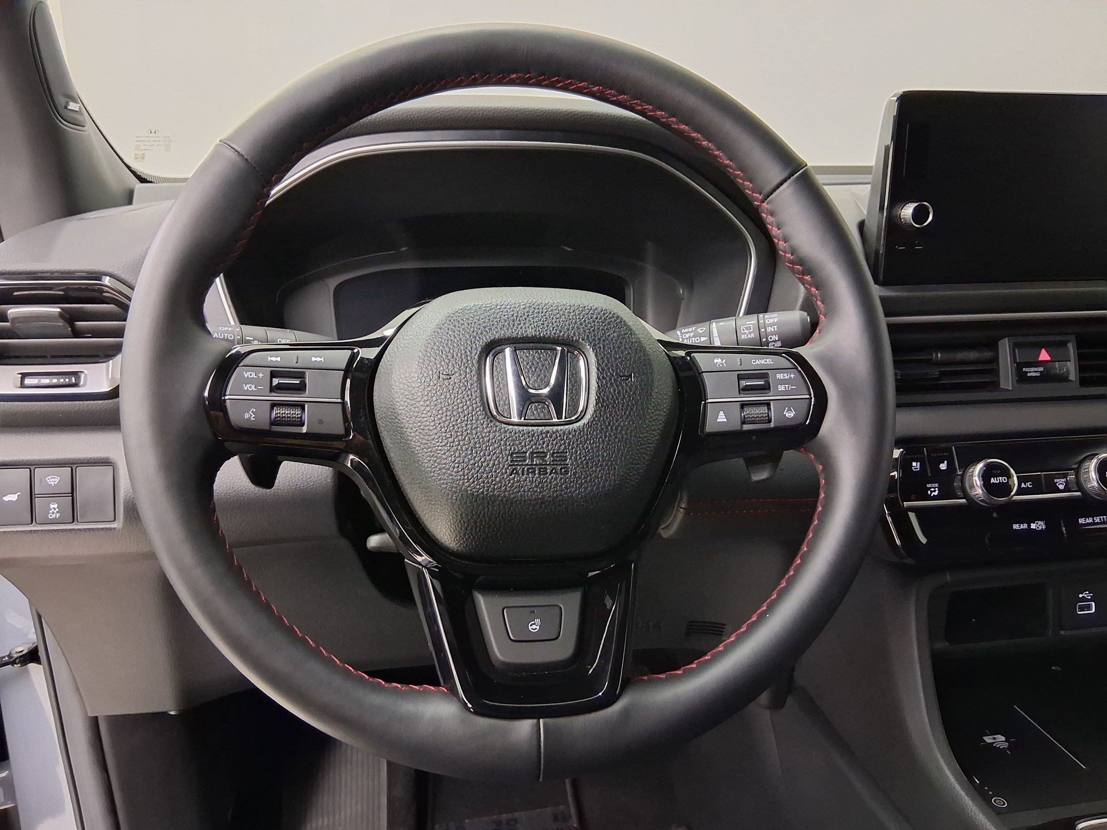Used 2025 Honda Pilot Black Edition image 15