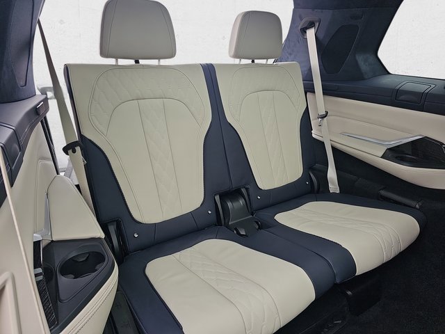 Used 2021 BMW X7 M50i w/ Dynamic Handling Package image 12