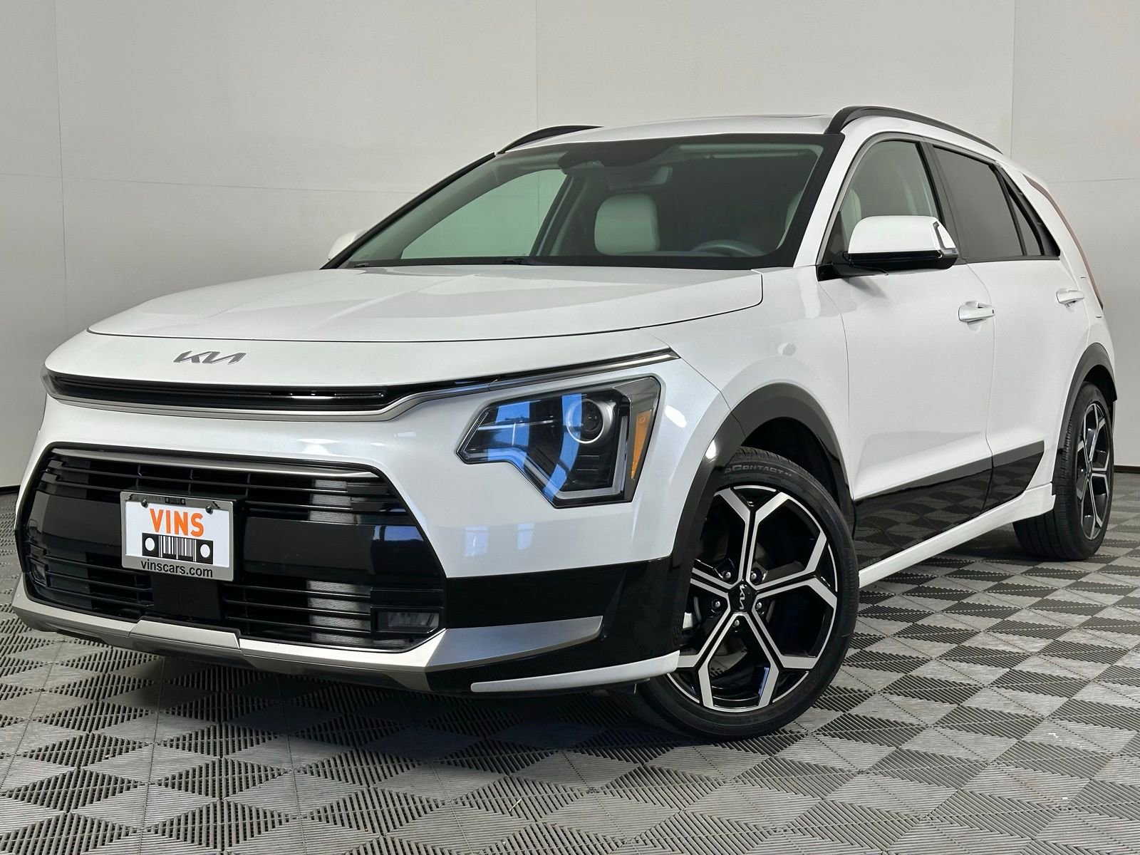 Used 2023 Kia Niro EX Touring image 37
