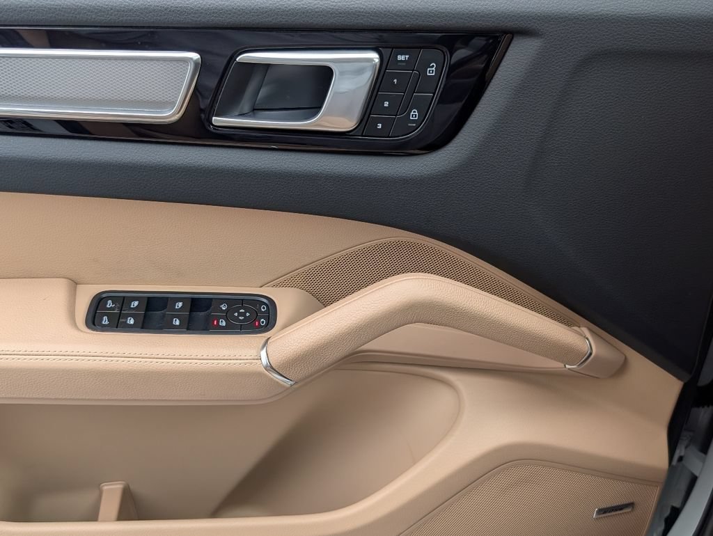 Certified 2023 Porsche Cayenne Platinum Edition AWD/4WD image 20