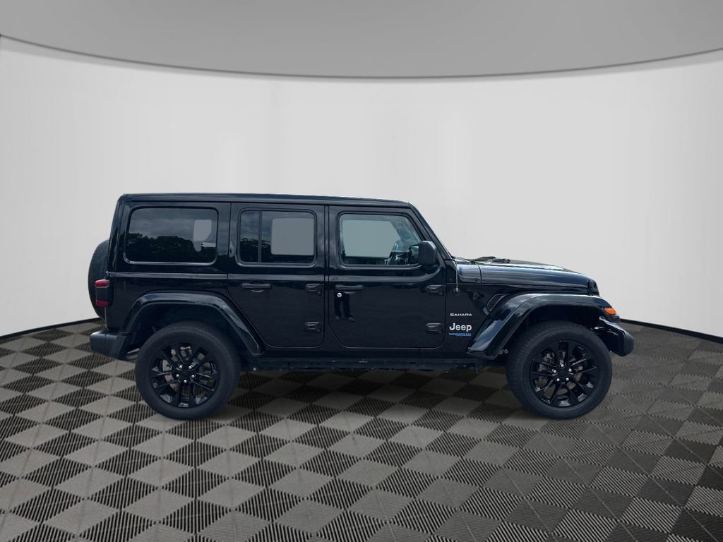 Used 2022 Jeep Wrangler Unlimited Sahara w/ Cold Weather Group AWD/4WD image 7