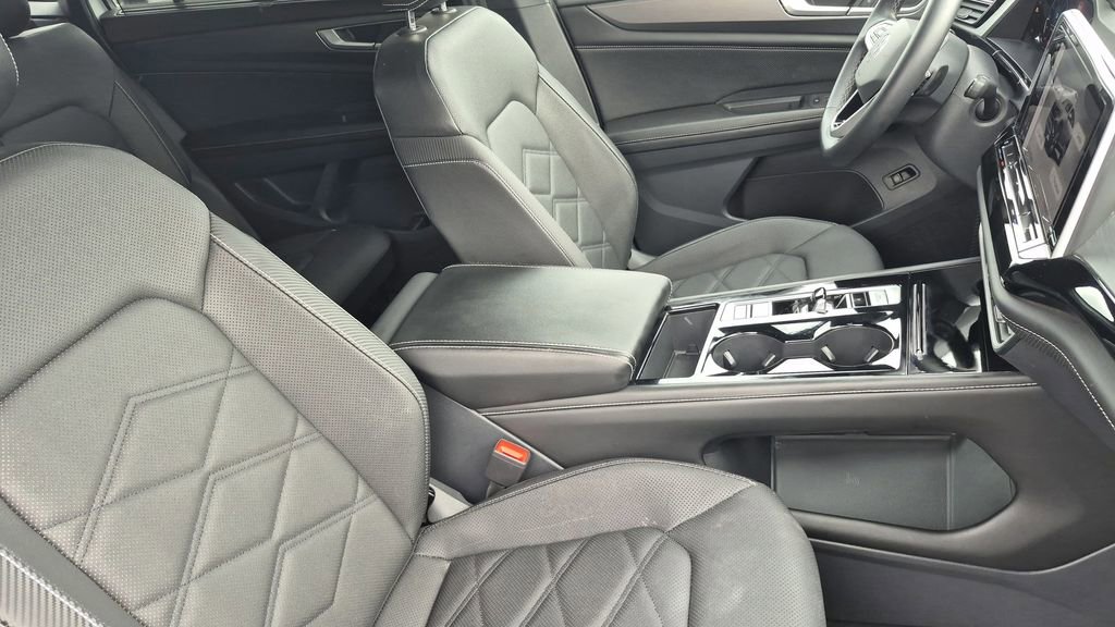 Used 2024 Volkswagen Atlas Cross Sport SE image 16