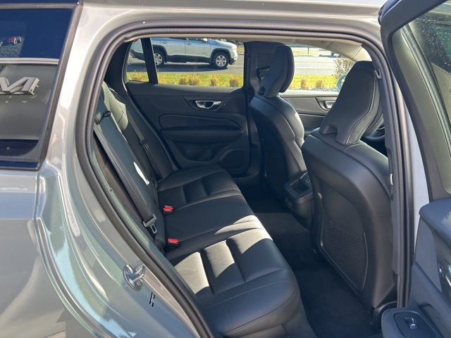 Used 2025 Volvo V60 B5 Cross Country Plus image 13
