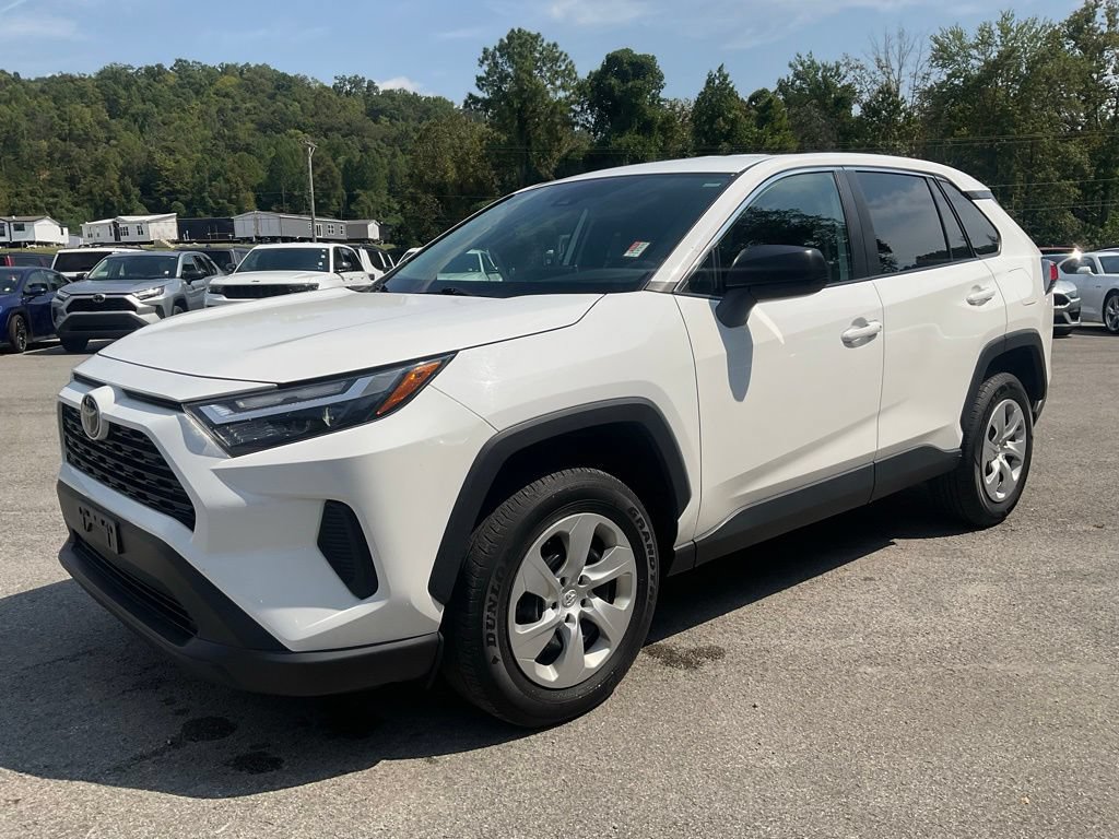 Used 2025 Toyota RAV4 LE AWD/4WD image 3