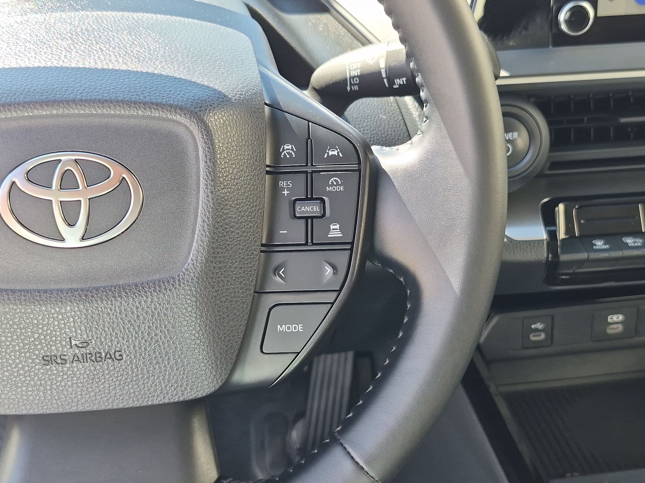 Used 2025 Toyota Prius LE FWD image 21