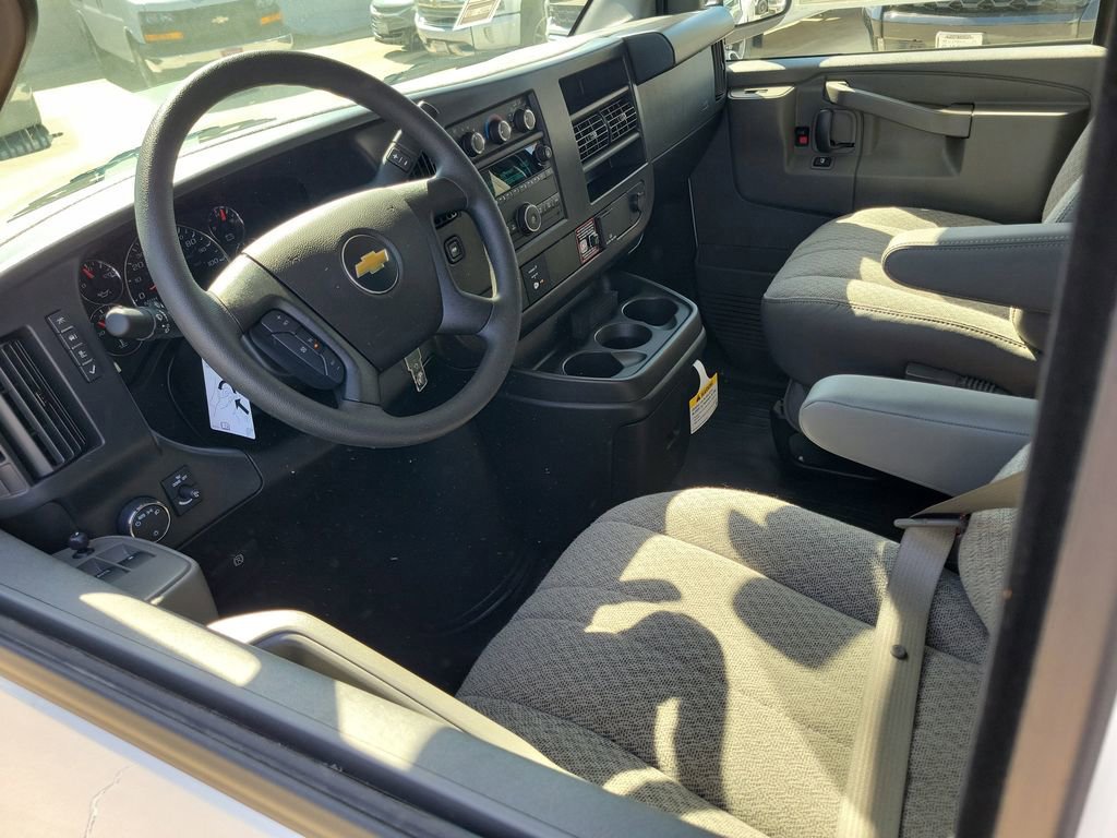 New 2026 Chevrolet Express 2500 Extended w/ Communications Package RWD image 6