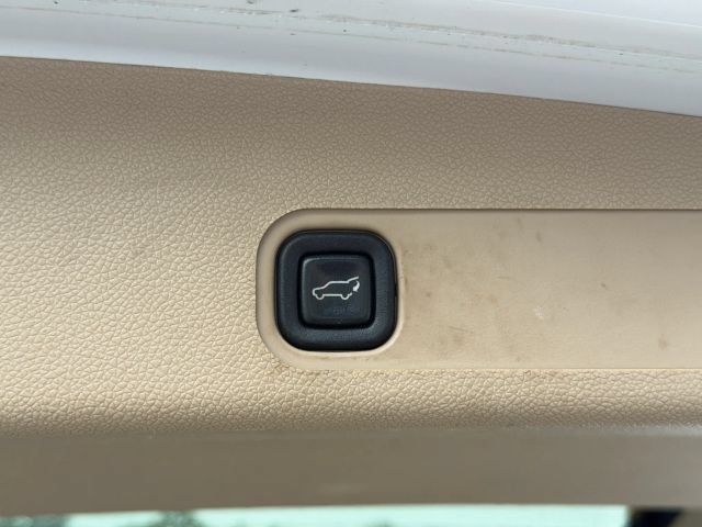 Used 2012 Chevrolet Suburban LT w/ Luxury Package AWD/4WD image 18