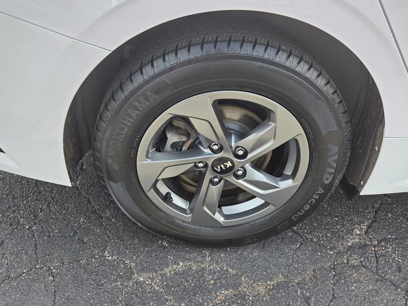 Used 2021 Kia K5 LXS FWD image 9