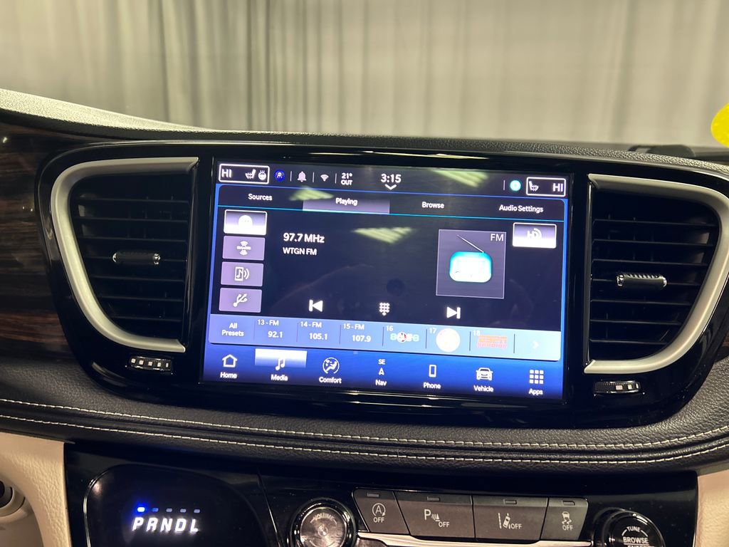 Used 2024 Chrysler Pacifica Limited FWD image 17