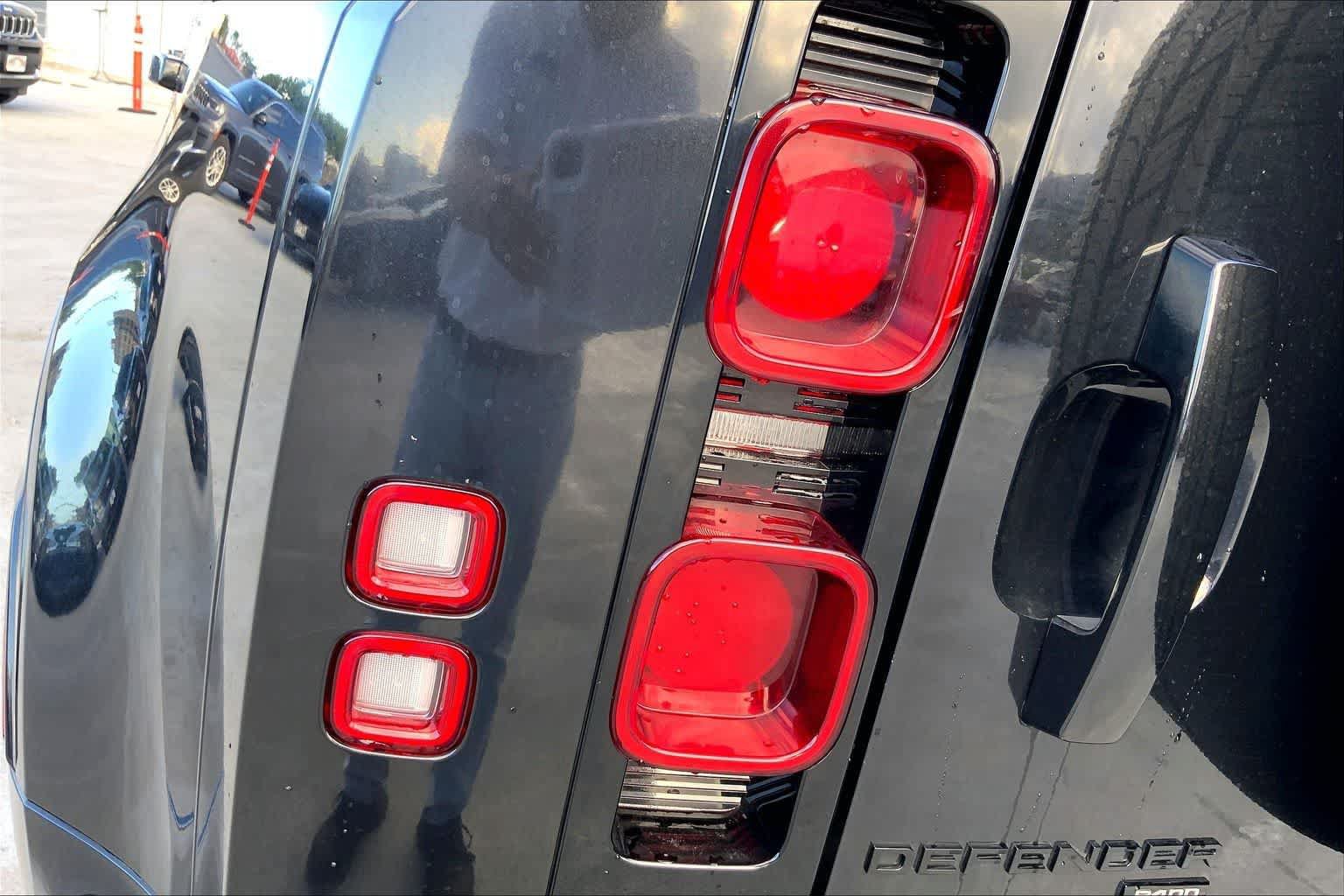 Used 2022 Land Rover Defender 110 X-Dynamic SE AWD/4WD image 32