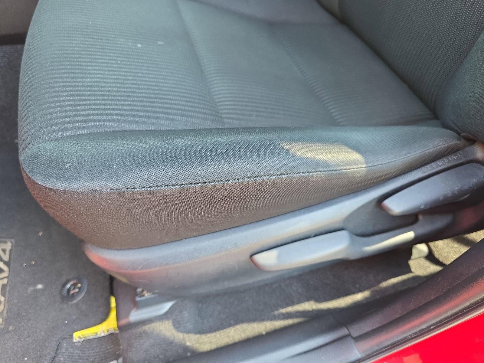 Used 2016 Toyota RAV4 LE image 27