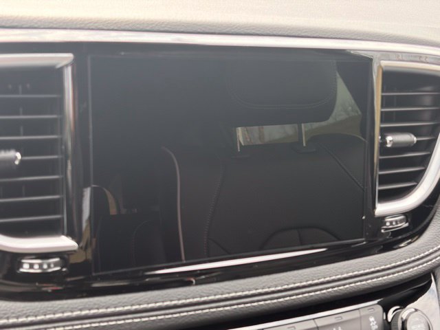 New 2026 Chrysler Pacifica Limited w/ Uconnect Theater Family Group FWD image 20