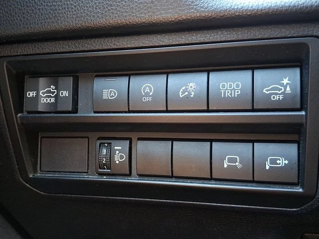Used 2022 Toyota Tundra SR5 w/ SR5 Convenience Package AWD/4WD image 20