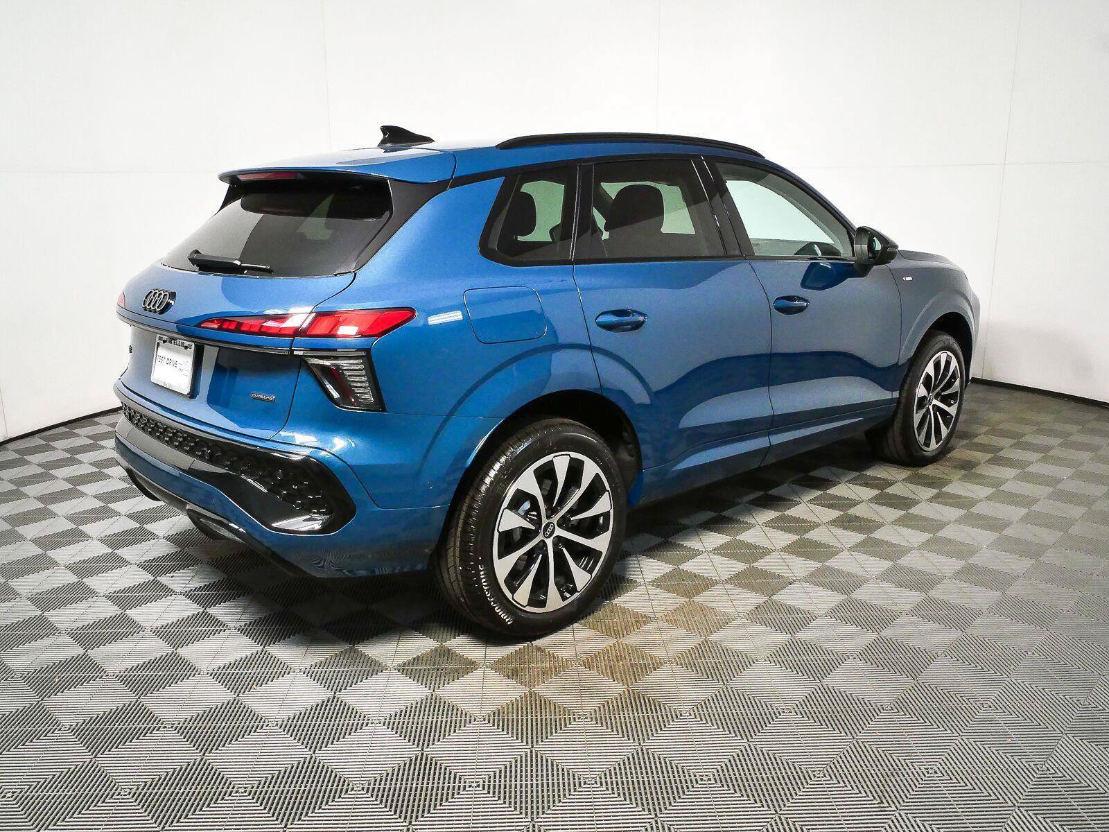 New 2026 Audi Q3 quattro 2.0T AWD/4WD image 3