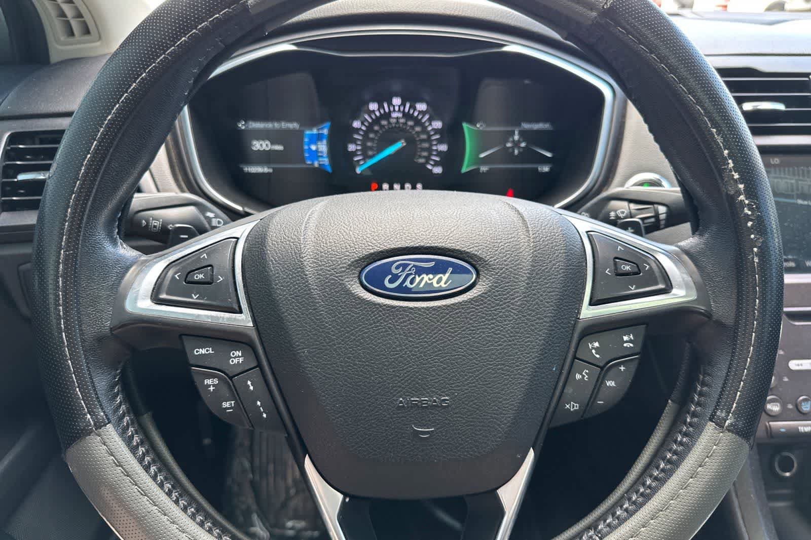 Used 2019 Ford Fusion Titanium AWD/4WD image 25