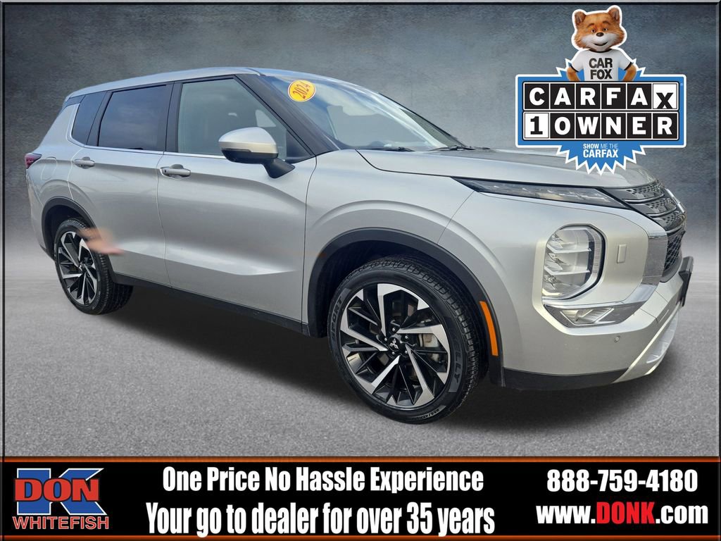 Used 2024 Mitsubishi Outlander SE image 1