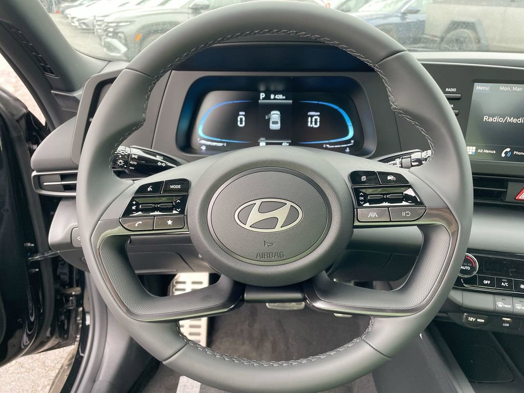 Certified 2025 Hyundai Elantra Sport image 40