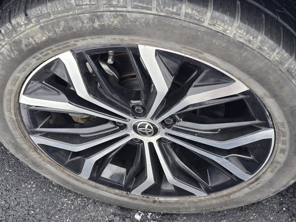 Used 2023 Toyota Crown Limited image 10