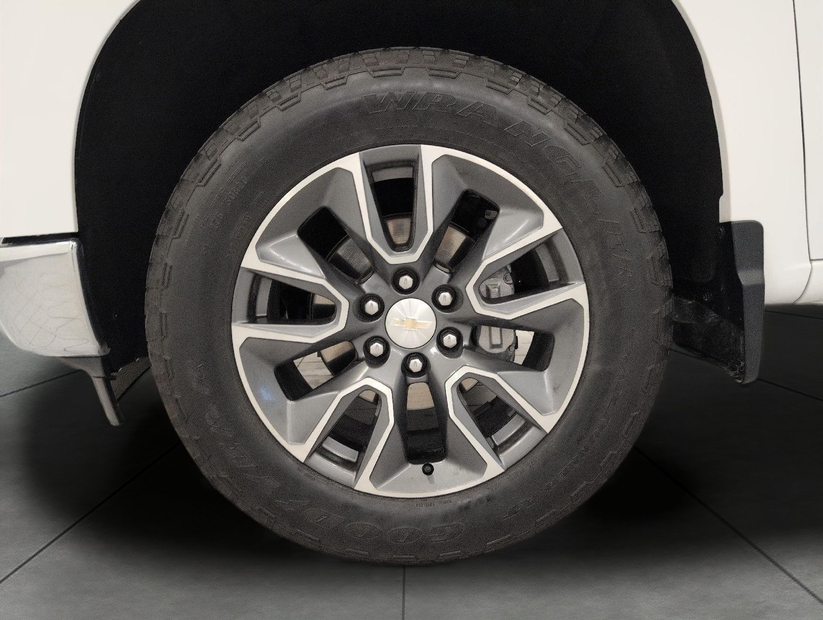 Used 2024 Chevrolet Silverado 1500 LT AWD/4WD image 4