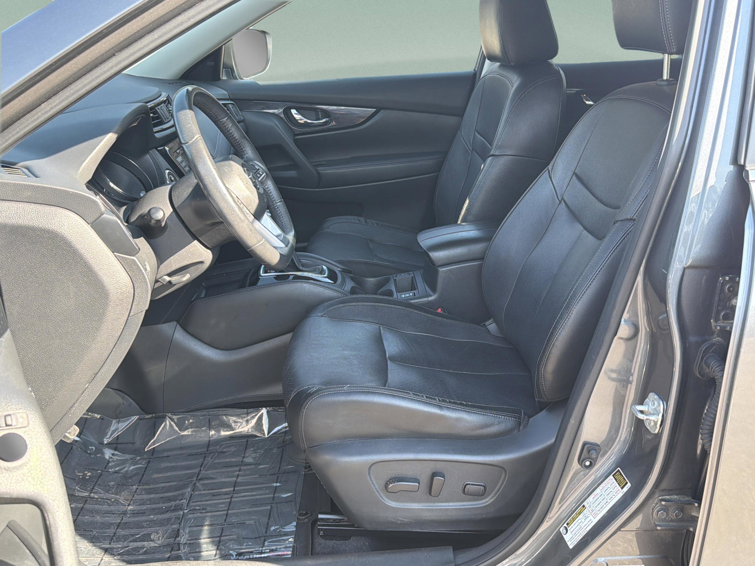 Used 2018 Nissan Rogue SL w/ Premium Package image 19