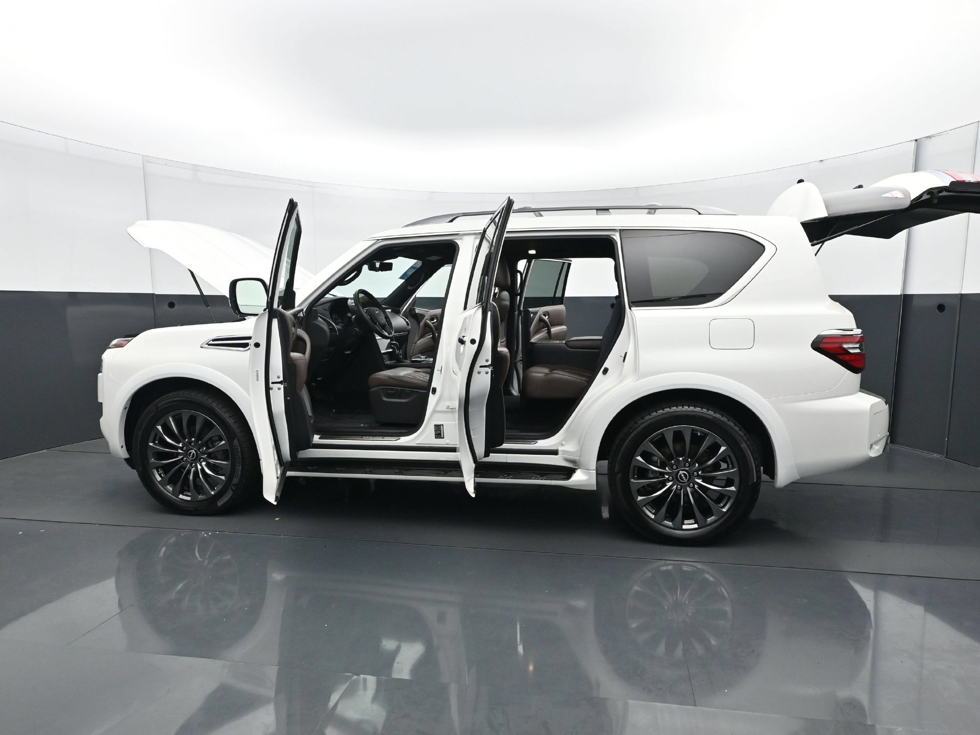 Used 2024 Nissan Armada Platinum w/ Captain's Chairs Package AWD/4WD image 34