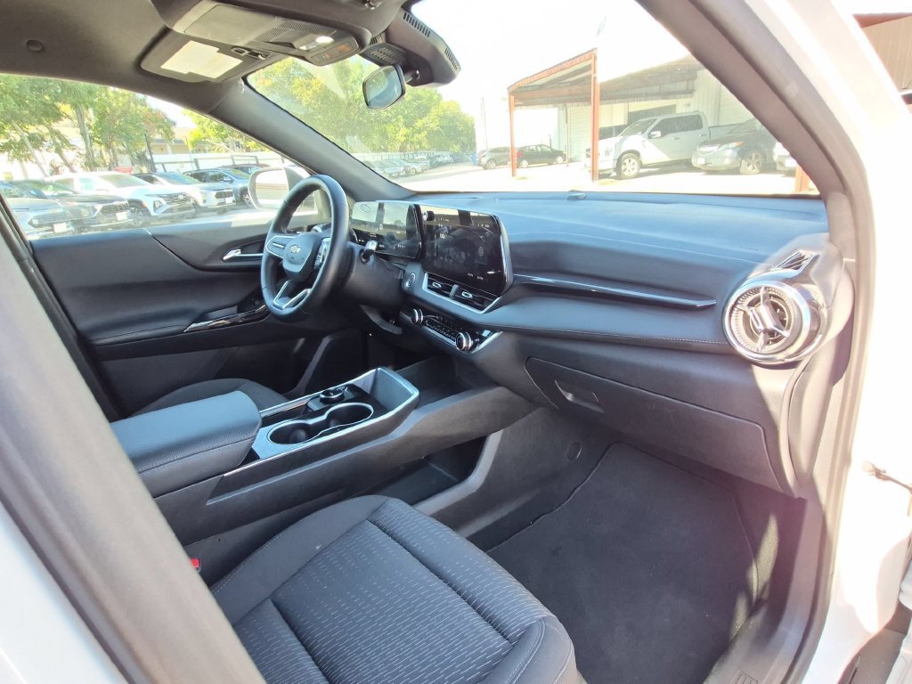 Used 2026 Chevrolet Equinox LT FWD image 31
