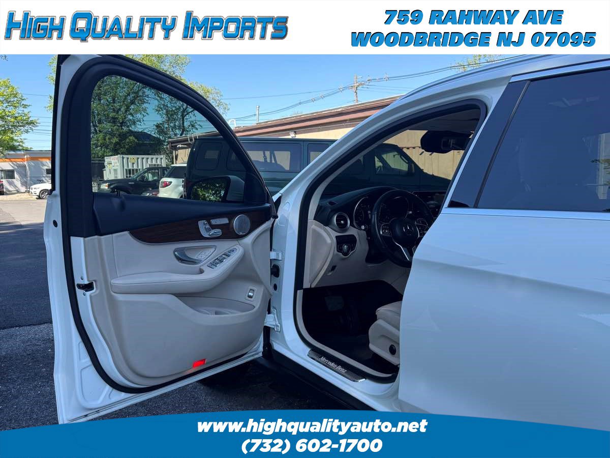 Used 2021 Mercedes-Benz GLC 300 4MATIC w/ Multimedia Package image 12