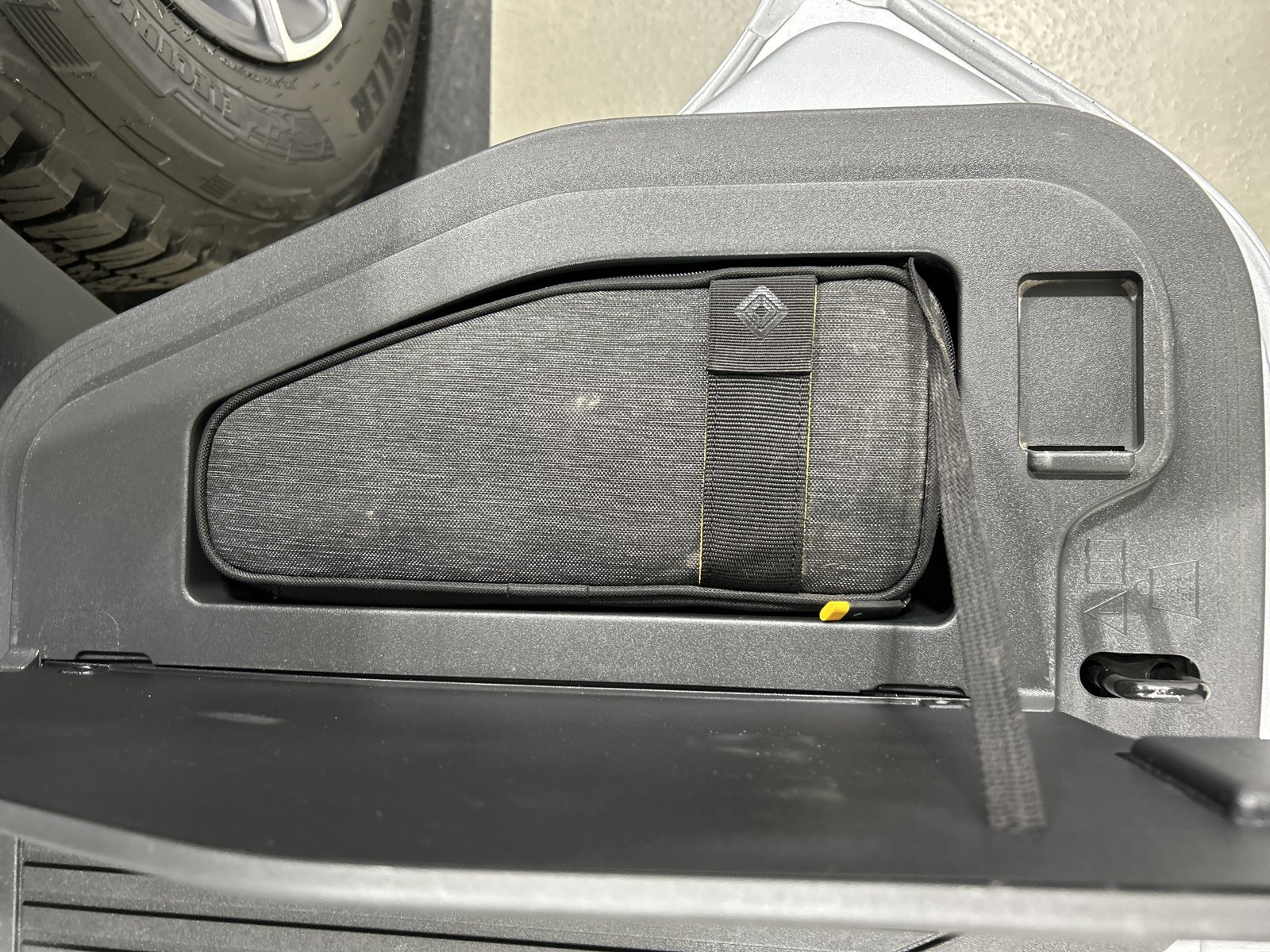 Used 2022 Rivian R1T Adventure AWD/4WD image 32