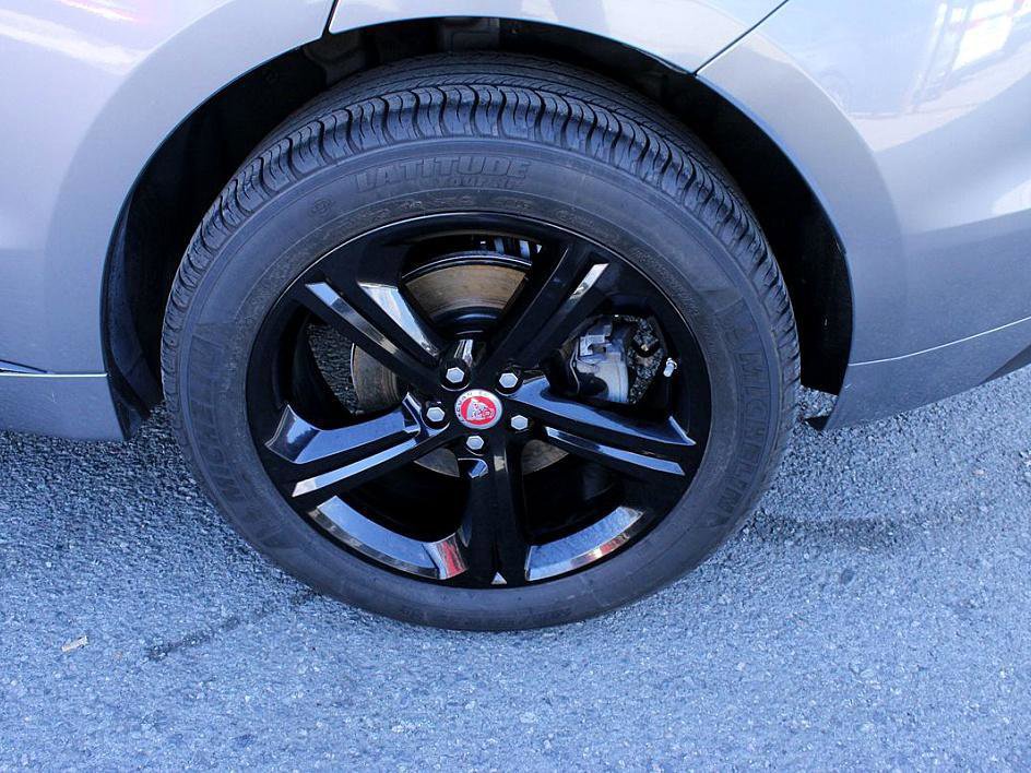 Used 2020 Jaguar F-PACE Checkered Flag image 9